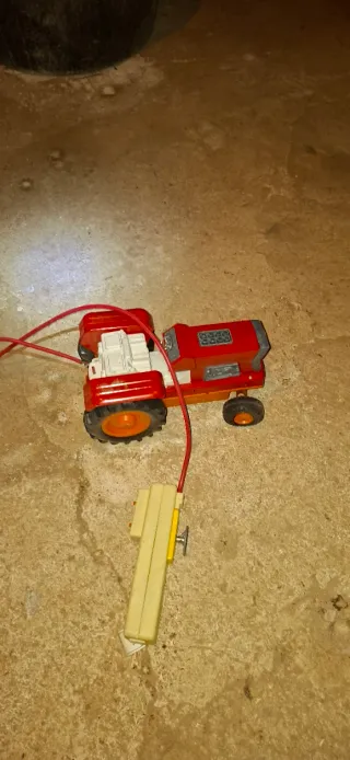 Tractor de Juguete Rojo con Remolque años 60