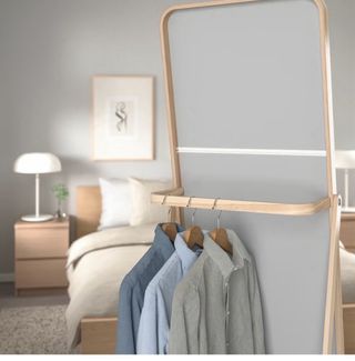 Espejo de pie Ikea con perchero