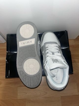 Zapatillas Amiri Grises y Blancas