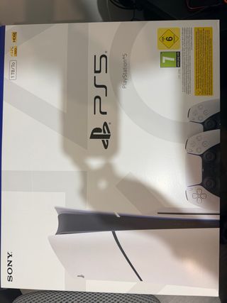 PlayStation 5 con 2 controller sigillata