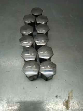 Tapones embellecedores para tornillos de rueda