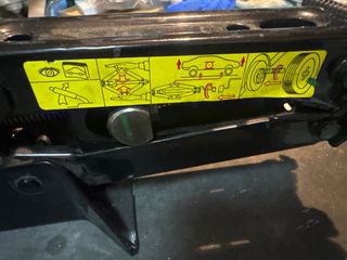 Gato Tijera Coche 1T