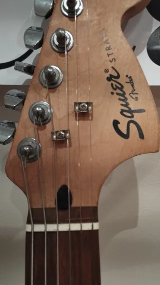 Guitarra Squier Stratocaster Sunburst
