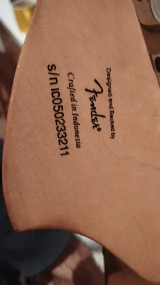 Guitarra Squier Stratocaster Sunburst