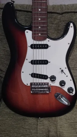 Guitarra Squier Stratocaster Sunburst