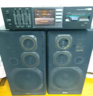 Amplificador Sansui A-500 y 2 Altavoces Sanyo AX10