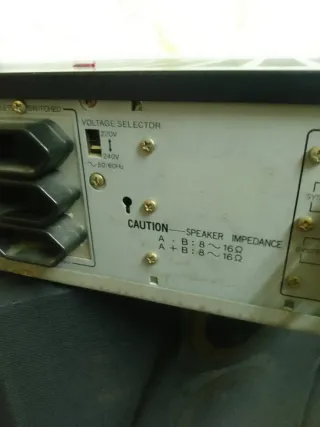 Amplificador Sansui A-500 y 2 Altavoces Sanyo AX10