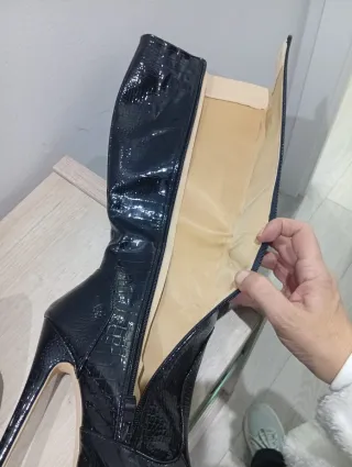 Stivali con tacco e piattaforma in vernice