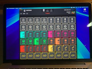 MacBook Pro 15” Retina + DJ Software