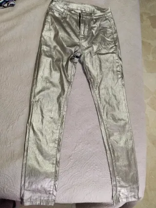Pantalón brillo plateado sin estrenar