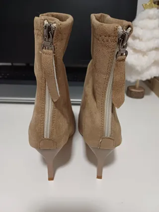Botines beige tacón fino