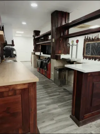 Local en esquina con licencia – 190 m² – Cambrils