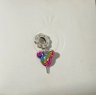 Charm Colgante Silueta Mickey de Disney Arcoíris