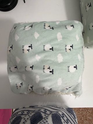 Cama para mascotas con estampado de ovejas