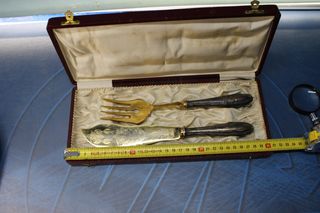 Antiguos cuchillo y tenedor trinchantes. Caja original.