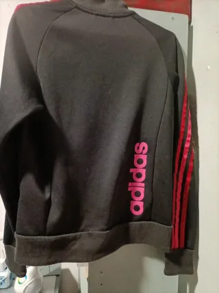 Chaqueta Adidas Negra , Rosa y roja Vintage.