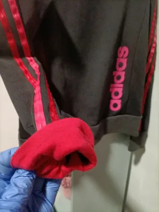 Chaqueta Adidas Negra , Rosa y roja Vintage.