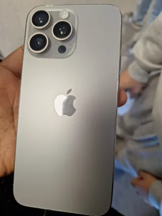 iPhone 15 Pro Max Gris/Plata