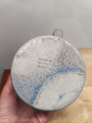 Jarra de cerámica con tapa de peltre