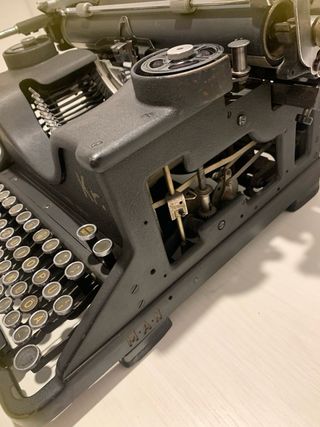 Macchina da scrivere Olivetti M40 Kr rara!!!!
