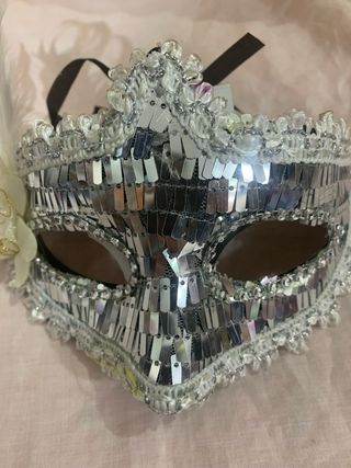 Maschera di Carnevale Donna con piuma e cristalli