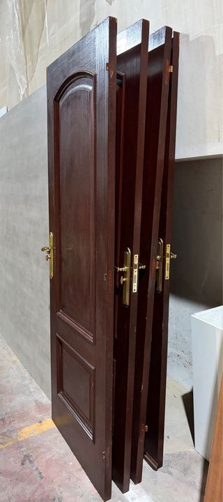 Puerta madera maciza