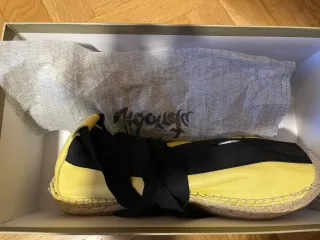 Zapatos VidOrreta Negros y Amarillos