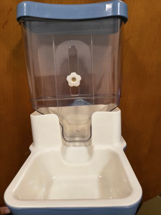 Dispensatore Automatico di Cibo per Animali TOKAYIFE 800ml, Regolabile Senza Corrente per Gabbie