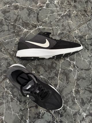 Zapatillas Nike Deportivas Negras y Grises