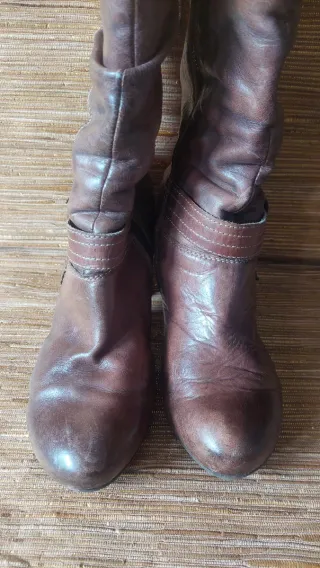 Botas altas de cuero marrón