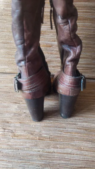 Botas altas de cuero marrón