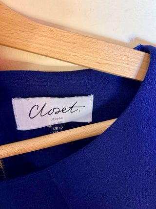 Vestido azul marino The Closet London con encaje