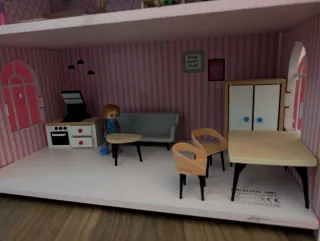 Casita de muñecas con muebles.  Tamaño 45x45x30