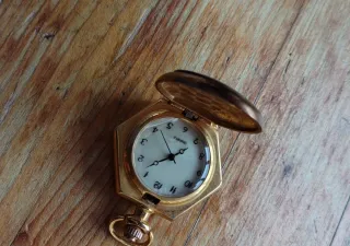 Orologio da tasca esagonale dorato