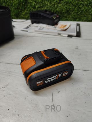 Martillo ligero a batería con maletín - Worx