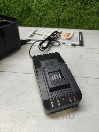 Martillo ligero a batería con maletín - Worx