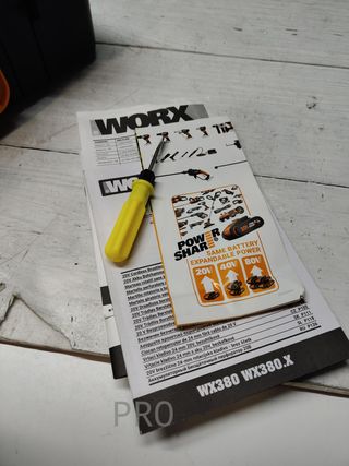 Martillo ligero a batería con maletín - Worx
