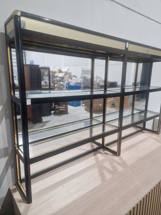 Estantería de cristal y metal negra/dorada