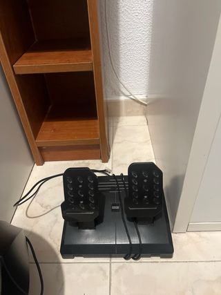 Volante PS4 y PC/ Tiene ambas funcionalidades