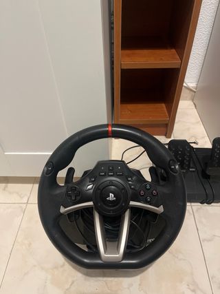 Volante PS4 y PC/ Tiene ambas funcionalidades