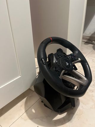 Volante PS4 y PC/ Tiene ambas funcionalidades