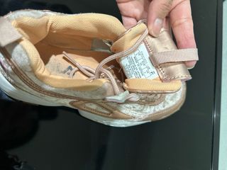 Zapatos Fila Mujer Dorado y Rosa y adidas negro