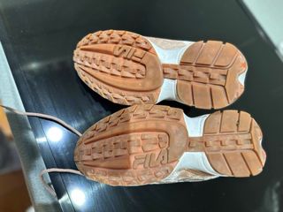 Zapatos Fila Mujer Dorado y Rosa y adidas negro