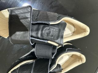 Zapatos Fila Mujer Dorado y Rosa y adidas negro