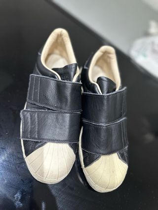 Zapatos Fila Mujer Dorado y Rosa y adidas negro