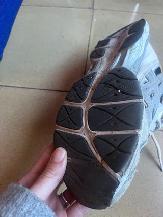 Zapatillas deportivas ASICS grises y azules