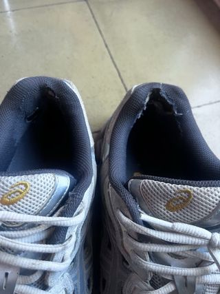 Zapatillas deportivas ASICS grises y azules