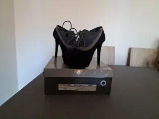 Zapatos de tacón con cordones