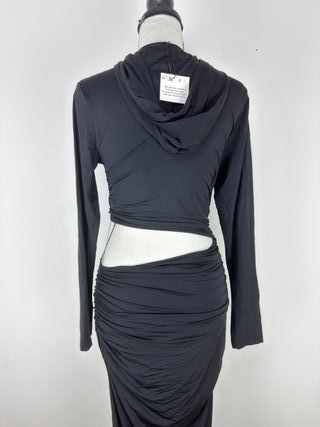 Abito Zara nero con cut out e cappuccio