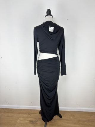 Abito Zara nero con cut out e cappuccio